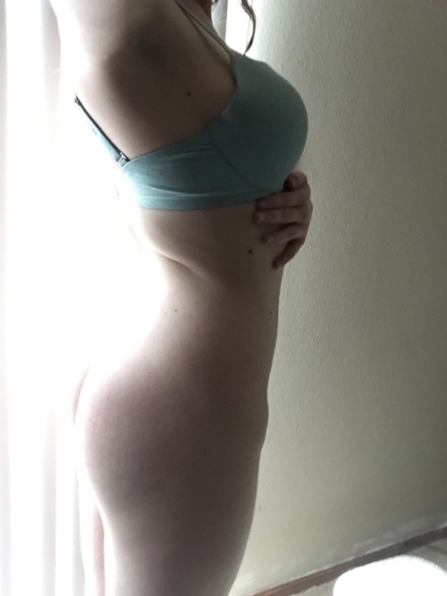 omomeup: Pls ignore how weird the light hit my back in the first photo, I just wanted to take a coup