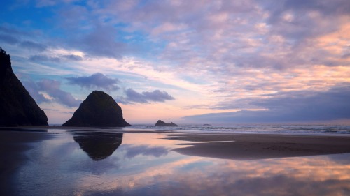 breathtakingdestinations:Cannon Beach - Oregon - USA (by Jim Nix) 
