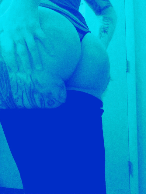 miss-mouth: bellusterra: Work booty pics. Explain to me how to use this damn app!