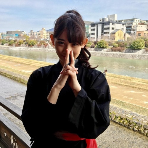 funkyfunx: 秋本 帆華さんはInstagramを利用しています:「鴨川バックで京料理食べたよーん♪ #しゃちほこはじまりじゃ #ニンニン #集合場所ヒント #2013年11月30日」