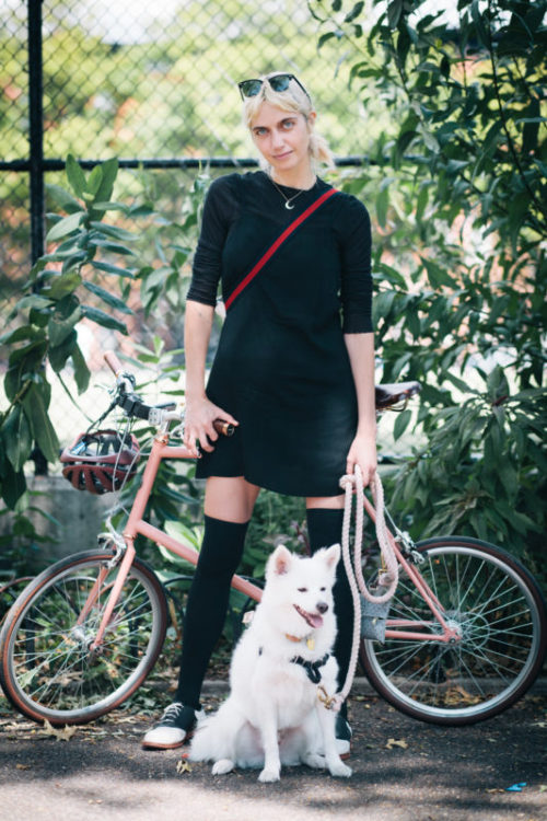 preferredmode: Laurel (& friend), with her @tokyobike_nyc @brooksengland collab, visiting a frie