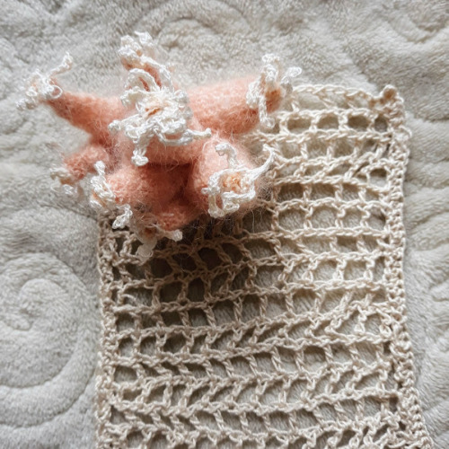 hookedatweiss: crochetbabe:From Beginning to EndCoralscape 1 Gorgeous work @crochetbabe truly astoni