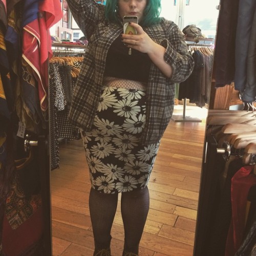 kill-er-femme: Benefits of working at a clothes shop, another picture of my outfit #slyselfie #ootd 