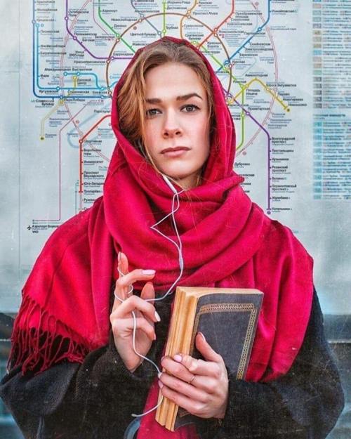 blue–folder:Patron saint of women who don’t want to talk to you on public transit