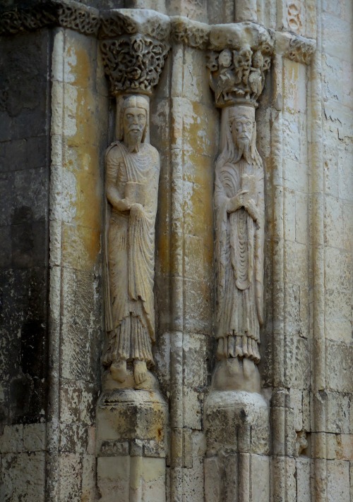 Esculturas de la era románico, la iglesia de San Martín (siglo XIII) , Segovia, 2016.