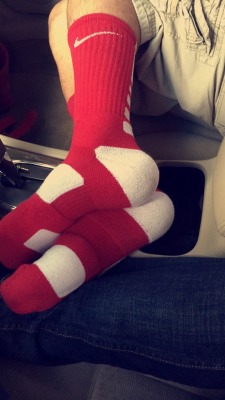 iluvsox: albertsocks:  when I met a guy and I asked him to put those Nike elites I bought for him and he did and I loved how they looked on him, don’t you all agree? I massaged them real nicely with my hands, cock, mouth and nose 😋  🔥🔥❤ 