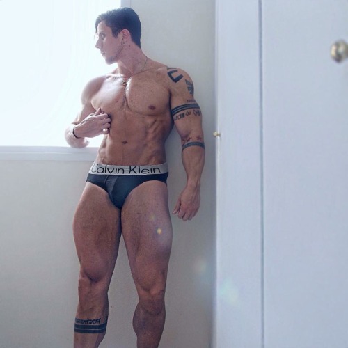 Hot Muscular Men
