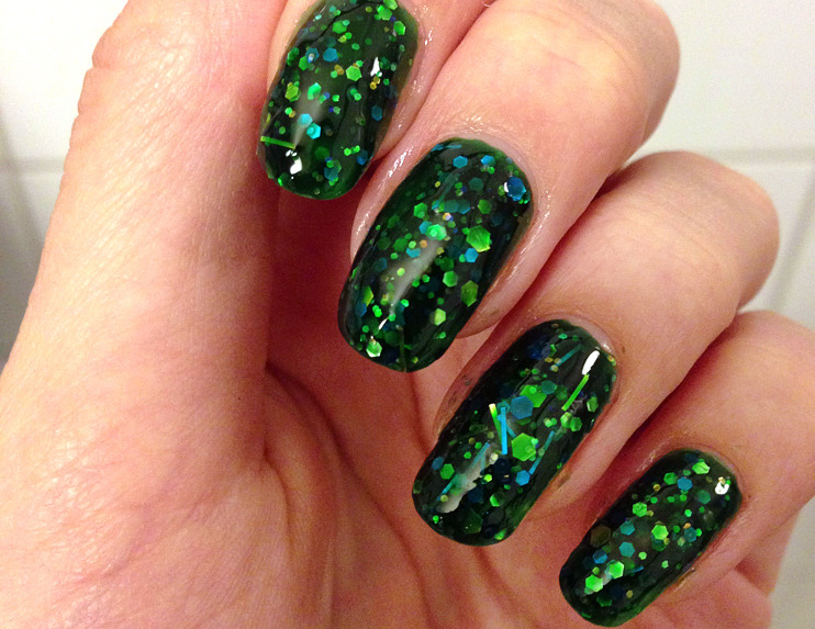 powderdoom:  SUCH a pretty polish!!!! Pahlish “Toxic and Timeless”, photo by