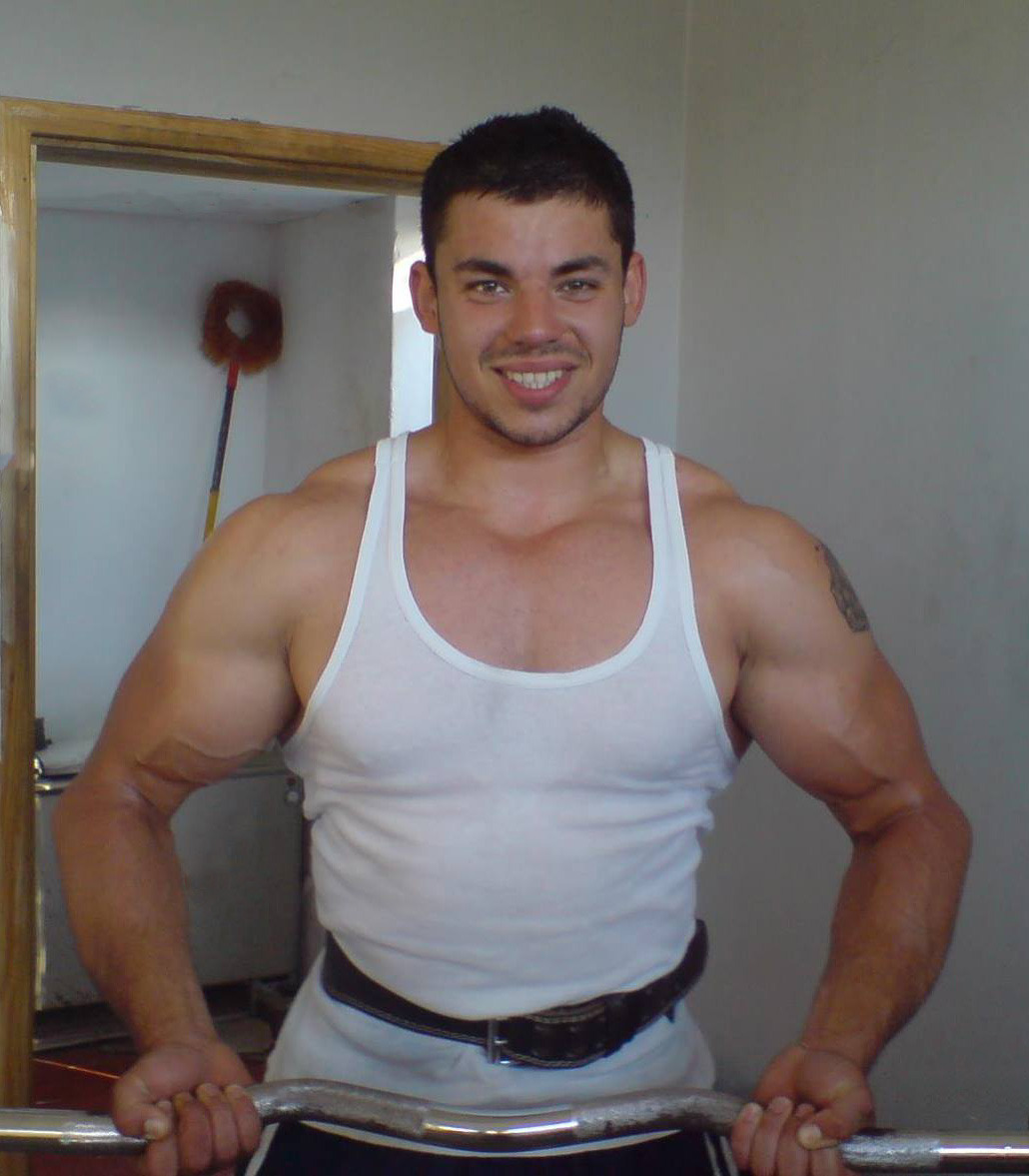 serbian-muscle-men:  Young Serbian bodybuilder Darko