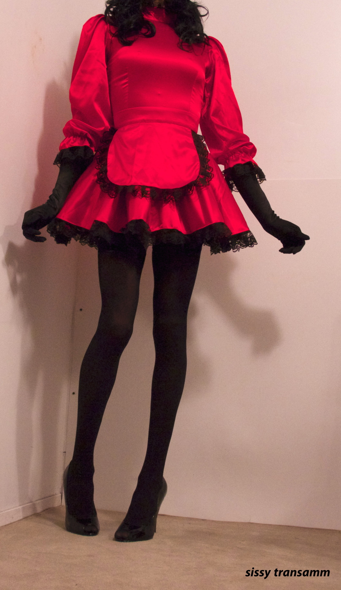 rachaw91:  sissytransamm:   Christmas dress  Once again this sissy shows what true