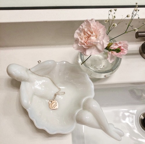 pearltiare:bought a jewelry dish just for my prized posession