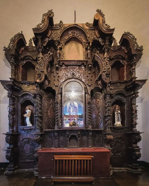 En el retablo dedicado al Cristo Pobre, ubicado en la nave del Evangelio de la iglesia de San Franci