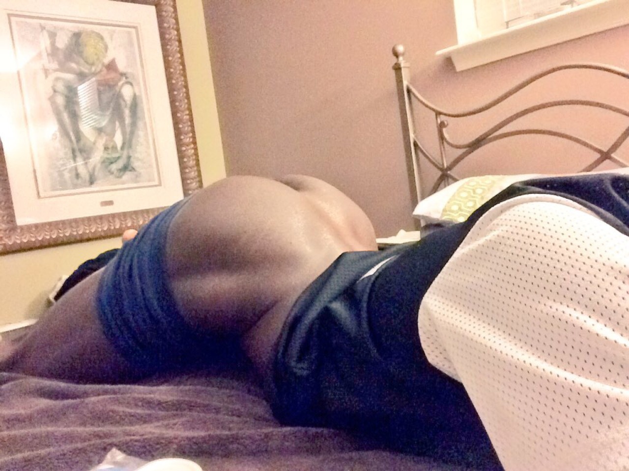 royalbxtchh:  With an ass like that, why aren’t you mine? 😋 