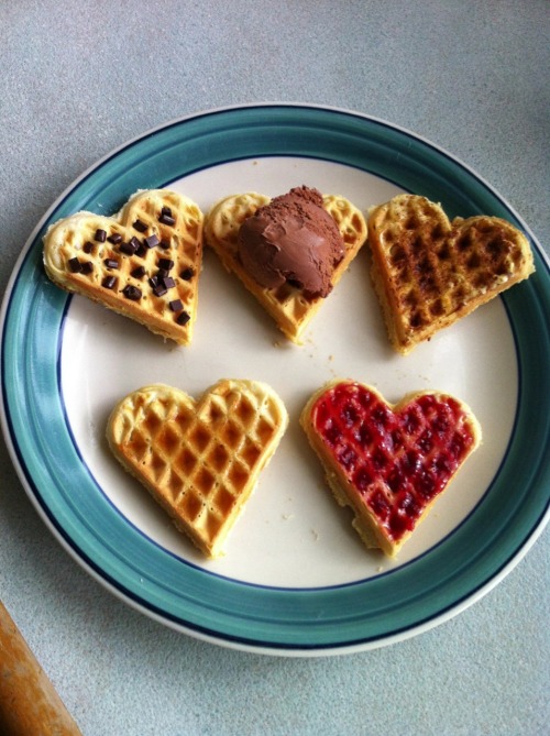 tea-and-sunflowerss:There is always time for waffles.