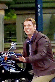 hotmessfassy:Steve Rogers | Behind The Scenes | The Avengers