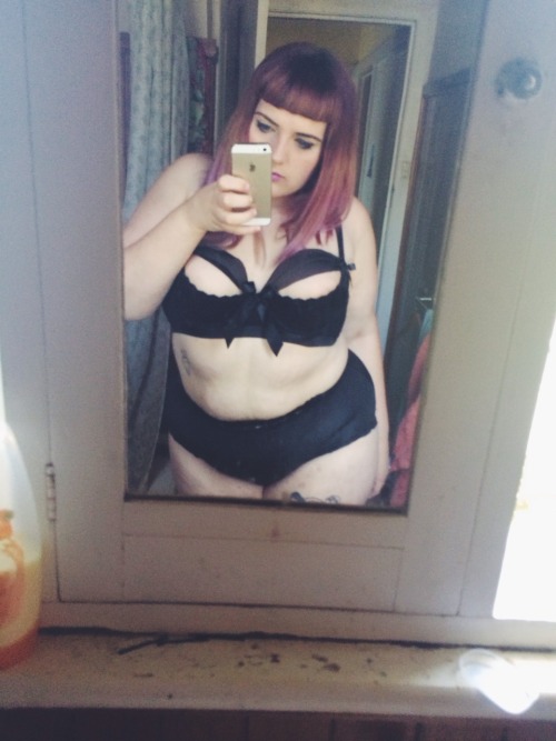 killerkurves:  femmenatic:  I’m in love with this bra. I have so much lingerie coming in the mail I’m very excited. 