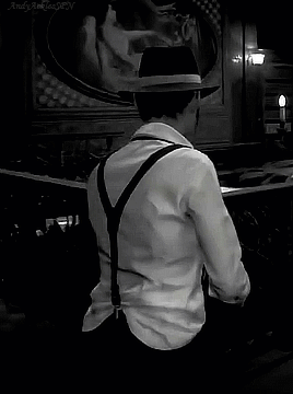 andyacklesspn:« Claire’s “Noir” costume »