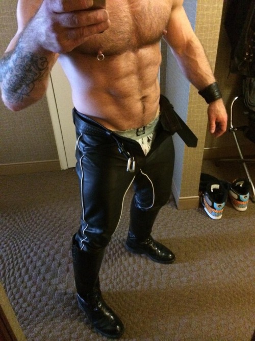 thesamuelcolt:  In leather and a jock 