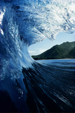 lightcaves:Outer Island Wave by:  Aaron Chang