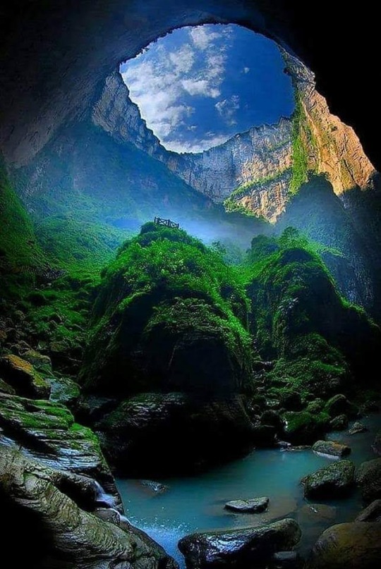 yourstrulyfranca:  angel-kiyoss:  Beautiful cave.    . 💜
