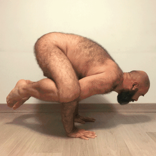 versatileninja:  Crow pose balancing act 