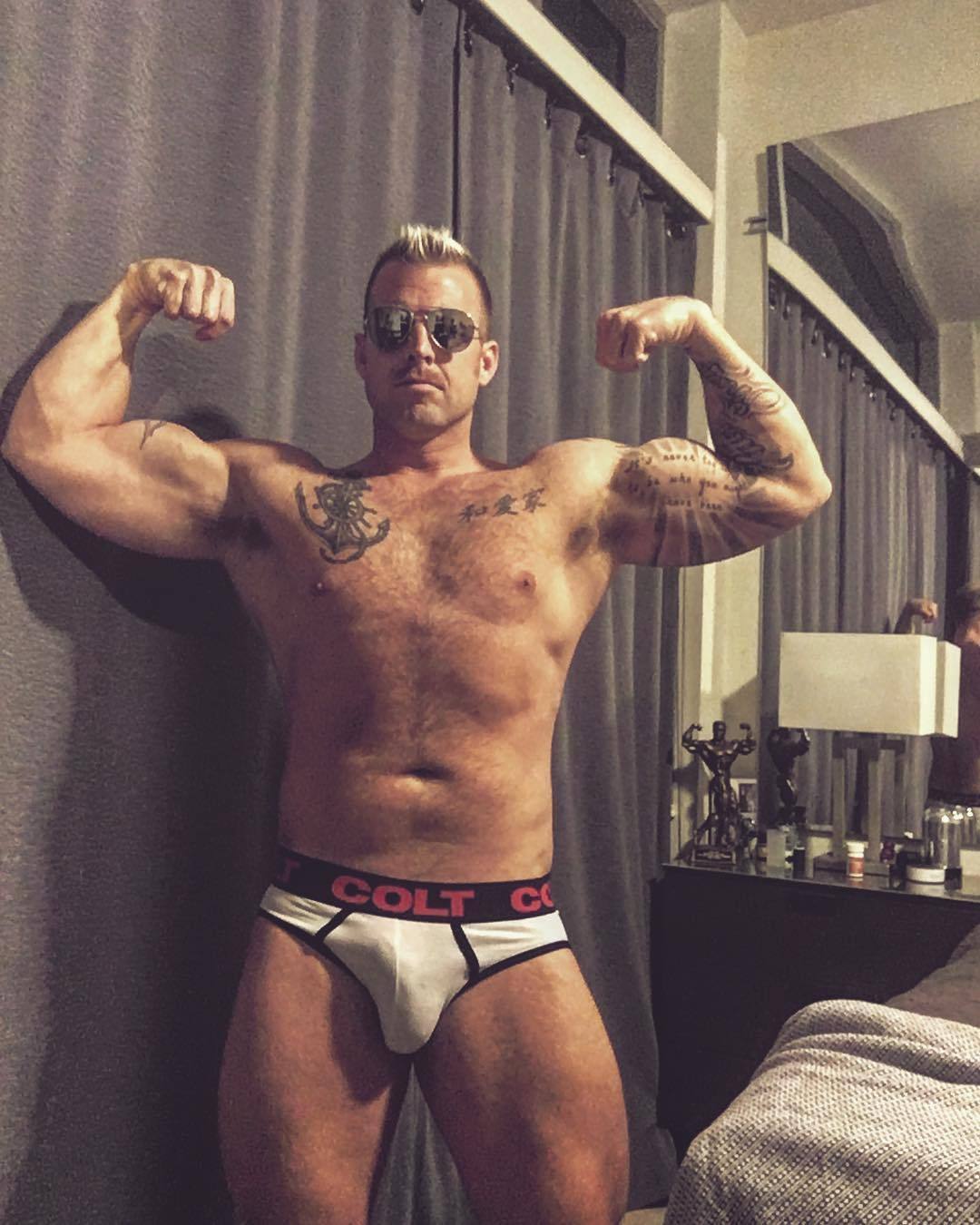 queen-screen:          SteveByTheGulf [Steve Dawson]   https://www.instagram.com/modelbythegulf/