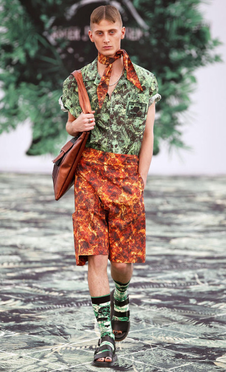 Lava tropical.Asger Juel Larso, Copenhagen Fashion Week, Primavera 2016