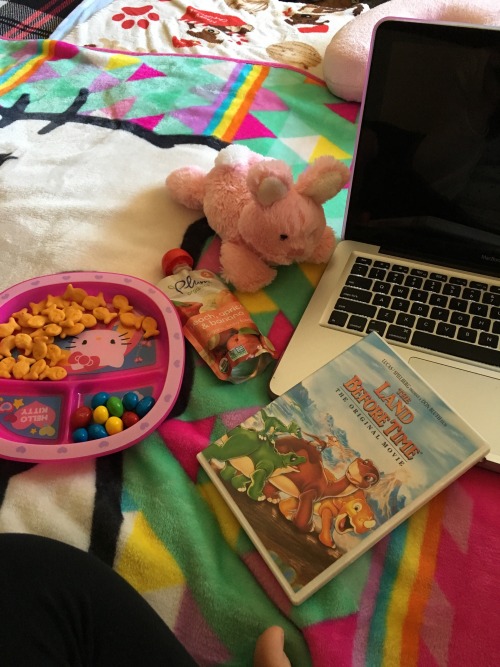 princess-waterlilly:  Livin the good life obv 💖 Bout to cry cuz this movie is every bit of childhood sadness in one hour.