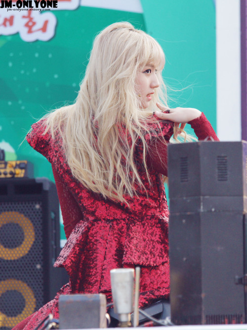 7raniagirls:[OLD][FANTAKEN] 130525 RaNiA (T-ae)(2) @ GyeongNam Youth Festival by jm-onlyone via Rani