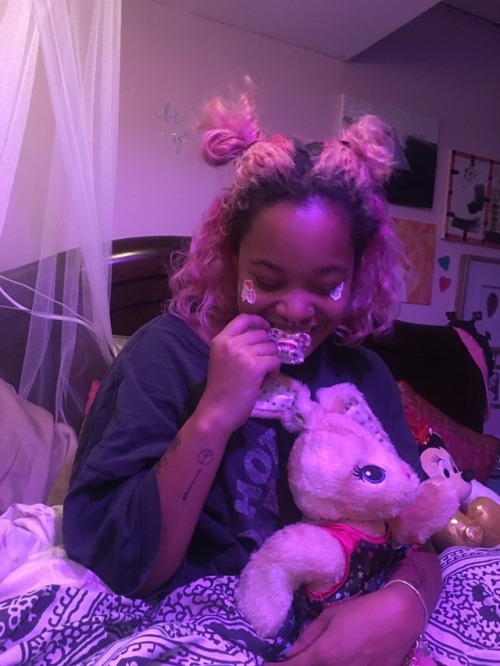 babygirl-k: last night daddy came over and we had the BEST cuddle time, I played wiff starlight and 