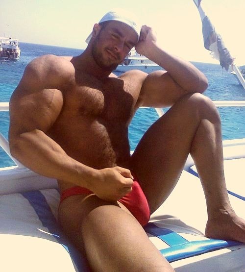 proudbulge:  I want to sail away with him.  All muscles, he’s handsome, sexy and a great bulge - WOOF