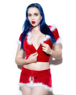 chelseachristian:  Merry Christmas! Photographer/Editor: Grant Beecher PhotoModel/MUA/Stylist: Chelsea Christian Add Chelsea on Facebook!