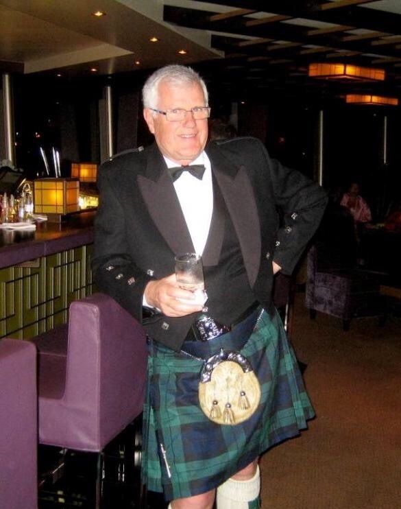 lustfulgrandpa:  models-not-allowed: flogrown27:  bemydad: handsome daddy in kilt!