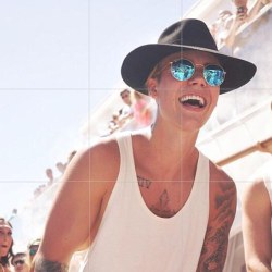 nothing-wrong-with-a-lie:  His smile makes my heart melt @justinbieber