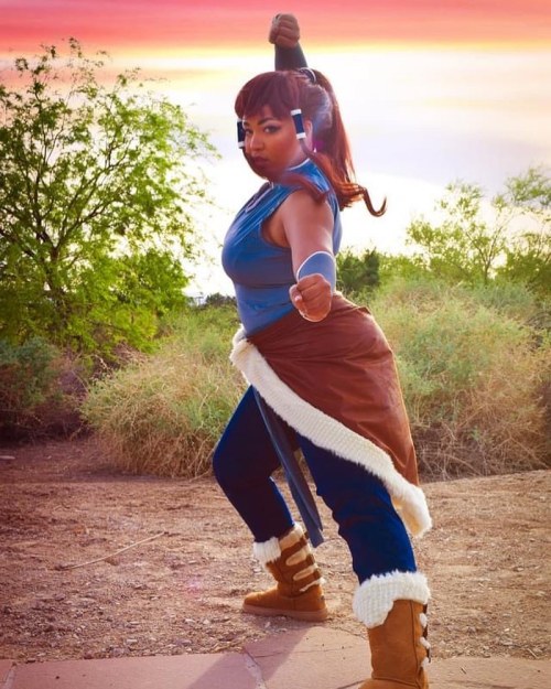 arseniccupcakes:“I’m the avatar, and you’ve gotta DEAL WITH IT!”I did it gang, I finally cosplayed #