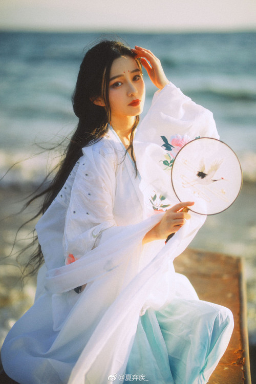 yansanniang:@ 夏弃疾_ Traditional Chinese Hanfu - Type: Waist-high Ruqun/襦裙 and Pibo/披帛 (long scarf ac