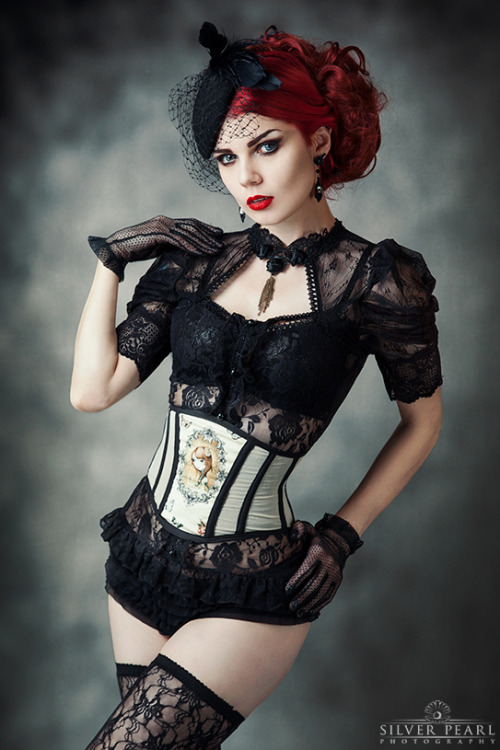 Photo: Silver Pearl PhotographyModel: ElisanthJewelry: Alchemy GothicCorset: FORGETop: The Gothic Sh