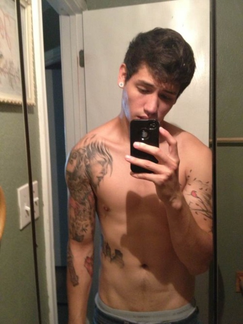 Porn photo straightkikboys:  Tatted Cali boy Matthew