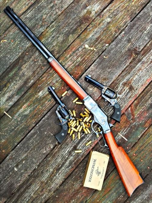 45-9mm-5-56mm:  georgebeast:  Uberti made Winchester 1873 with a pair of USFA.       (via TumbleOn)
