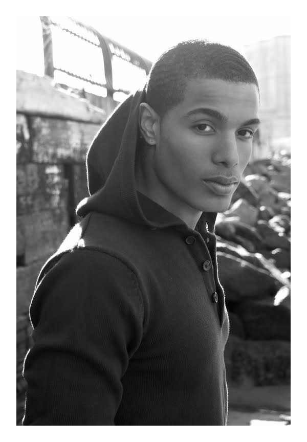 asetianvampyre:  georrick:  Antonio Cizcaino  Sexiness