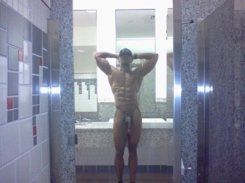 fleshandmuscle: hugevascularmuscle: Michael Anderson IFBB pro….also like showing off his massive pen