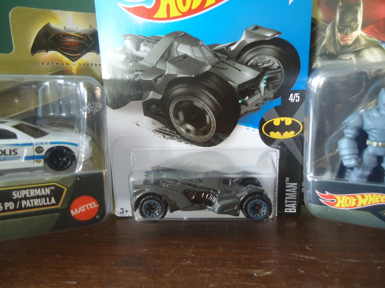 Carrinho Hotwheels Batman Batmóvel Vermelho Arkham Kinight