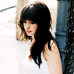 notyousmelllikesnow-blog:  you are sunshine + anne hathaway   