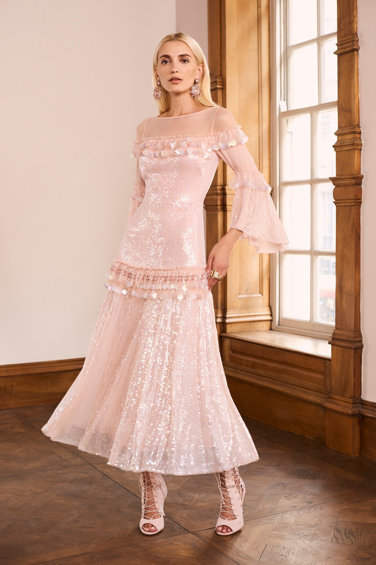 roubiaxp40: kerryjanesblog:  myfashiondays:  Temperley London  Lovely!! 🌸💗🌸💗🌸💗🌸