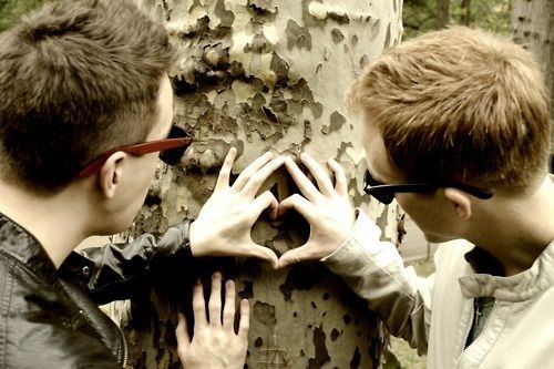 twoboysarebetter:  gaysmatterwematter:  Love done right.  remember you are beautiful!<3  Boys, Music, Life