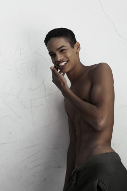 black-boys:  Noa Thomas by Sophie Mayanne