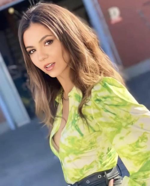 victoriajusticearchive: inline reddit: victoriajustice