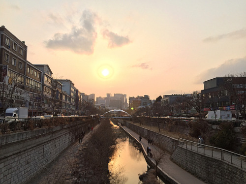 #cheonggyecheon #sky #clouds #seoul #korea #seoul_korea #soul #eteläkorea #sydkorea #taivas #pilvet 