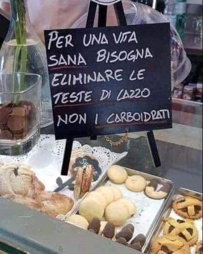 Nella vita bisogna evitare tre figure geometriche:
i circoli viziosi,
i triangoli amorosi
e le menti quadrate.
Cit.
https://www.instagram.com/p/CoVOVWTtOjs/?igshid=NGJjMDIxMWI=