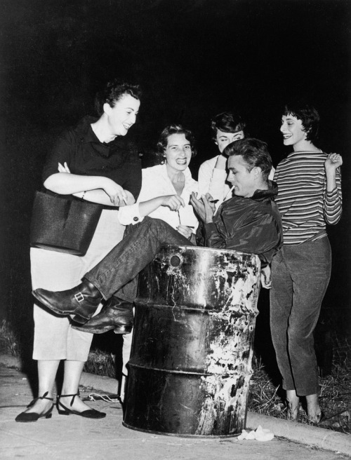 70rgasm:James Dean lighting a cigarette and a bunch of girls gushing over him, 1953